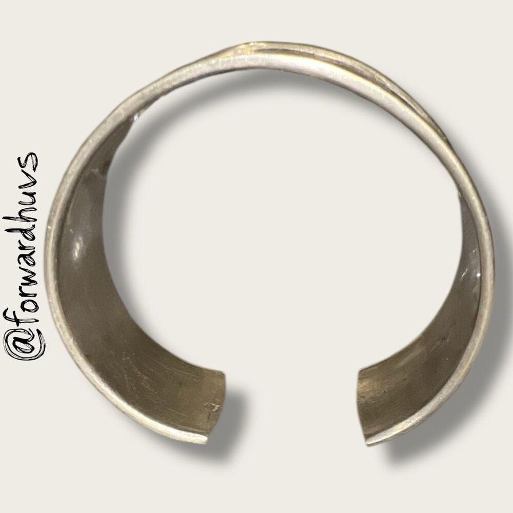 Tuareg Etched Silver Cuff Bracelet – 38.63g – Saharan Geometric Motifs – Signed - Picture 2 of 8